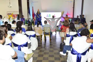 León celebra el día mundial del libro con encuentro literario y promoción del talento juvenil