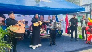 Comerciantes y compradores del mercado Iván Montenegro celebran 45 años de fundación