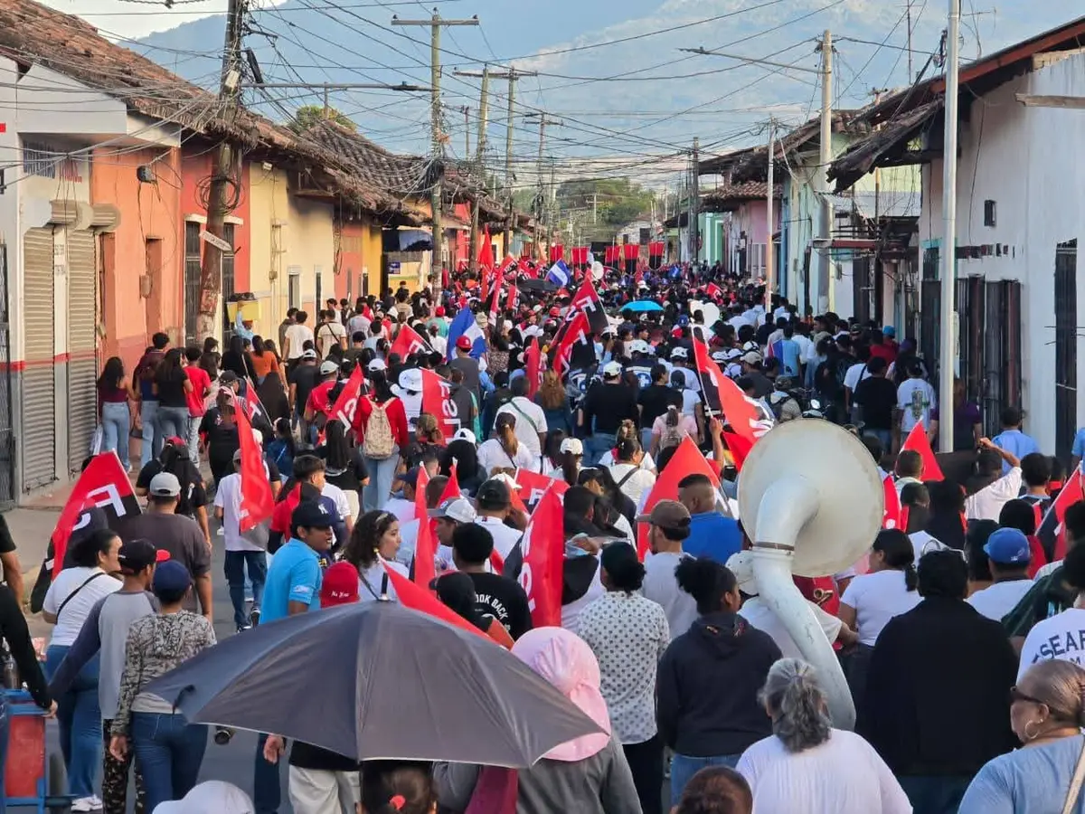 Granada marcha por la paz con unidad alegría y compromiso