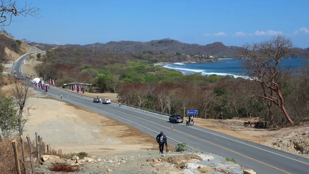 Gobierno entrega tercer tramo de 30 kilómetros de la carretera Costanera