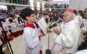 Católicos participan en la misa de Domingo de Resurrección en la Catedral de Managua