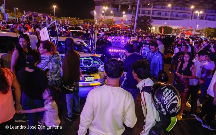 Managua vibra con exhibición de autos modificados en Festival de la Paz