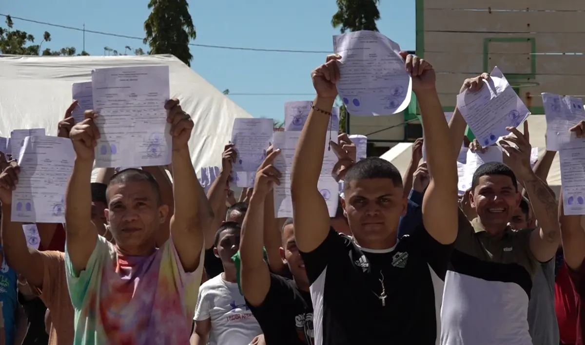 Mil 200 hombres y mujeres reciben el beneficio legal de convivencia familiar
