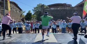 Alegre zumbatón para empezar el verano en las costas de Casares