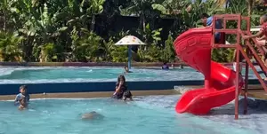Familias de Carazo disfrutan sus vacaciones en el parque acuático de Santa Teresa