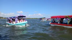 Granadinos celebran con devoción el tradicional viacrucis acuático