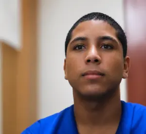 Joven enfrenta a la justicia por intentar asesinar a su víctima