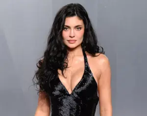 Kylie Jenner enfrenta demanda por presunto ambiente laboral tóxico