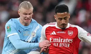 Manchester City vence 2-1 al Arsenal y se mete de lleno en la pelea por el título