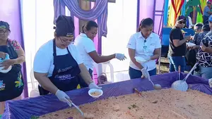Degustan el arroz con gaspar más grande de Granada