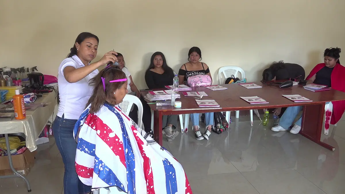 Protagonistas de las escuela de oficios realizan prácticas demostrativas