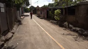 Entregan calles revestidas a familias del barrio Milagro de Dios