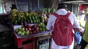 Comerciantes del Israel celebran altas ventas en frutas y mariscos