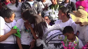Multitudinario último adiós a Junieysis Merlo (q.e.p.d.) en San Juan del Río Coco