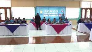 Más de 3 mil docentes participan en taller creativo sobre “generación de ideas innovadoras”