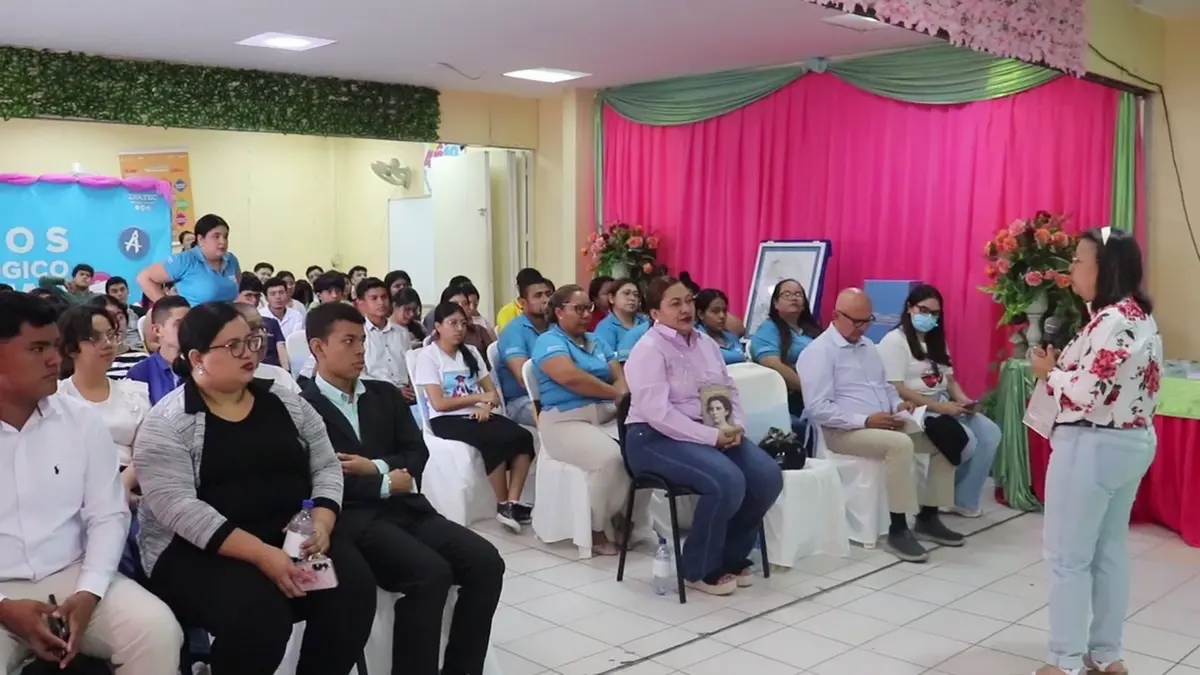 Centro Tecnológico Josefa Toledo de Aguerrí celebró Festival de Poesía por su natalicio