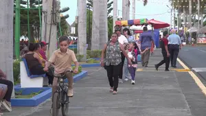 Familias disfrutan de la Paz y se divierten en el puerto Salvador Allende