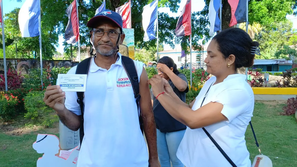 Jornada de vacunación acerca 135 mil dosis a familias del Caribe Sur
