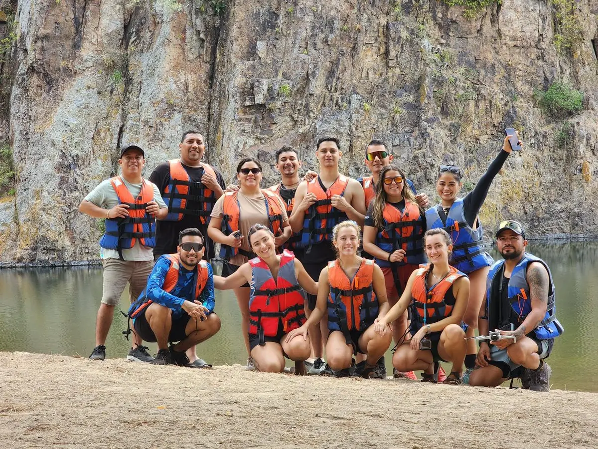 Turistas salvadoreños disfrutan la majestuosidad del Cañón de Somoto