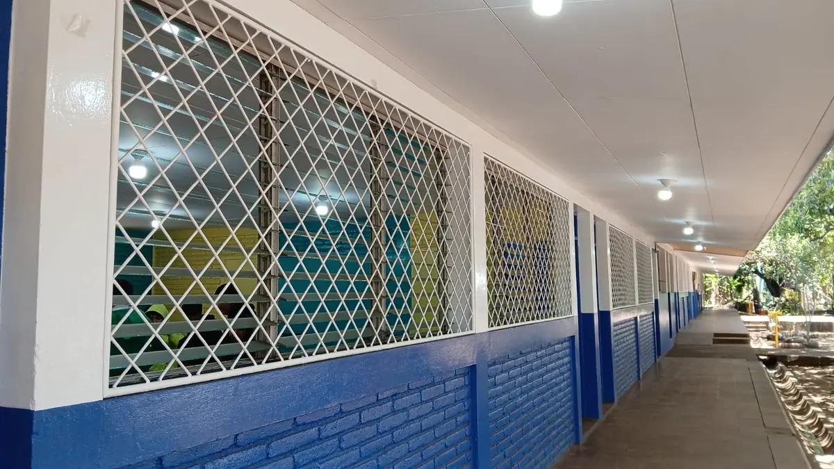 Comunidad educativa de Dolores estrena renovado Instituto Benito Salinas