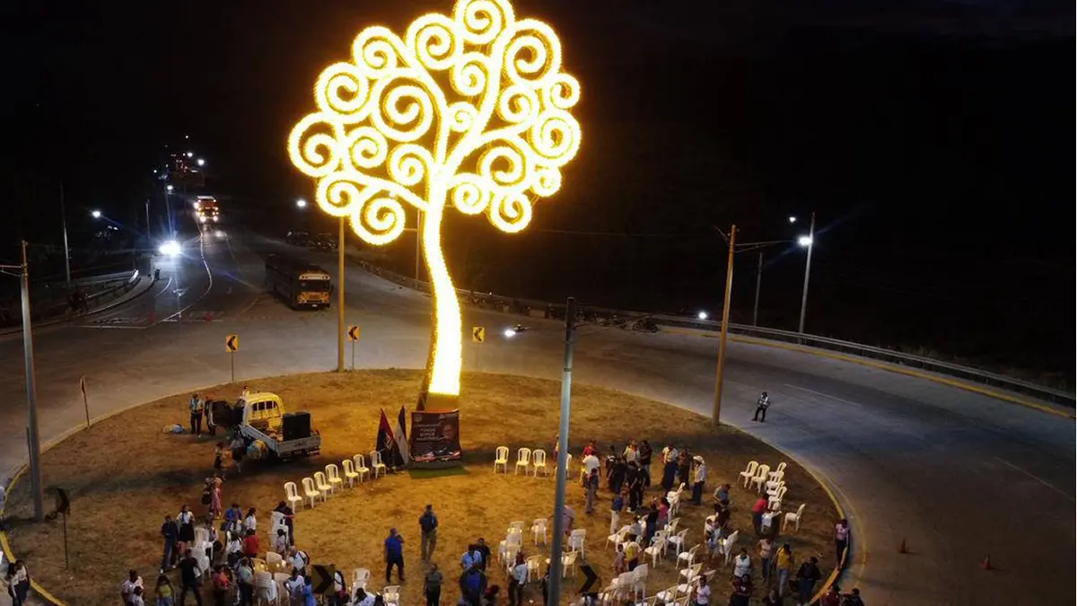 Familias de El Jicaral inauguran árbol de la vida en memoria al Cmdte. Tomás Borge
