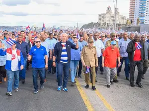 Miles de cubanos respaldan a Raúl Castro ante acusaciones de EE. UU.