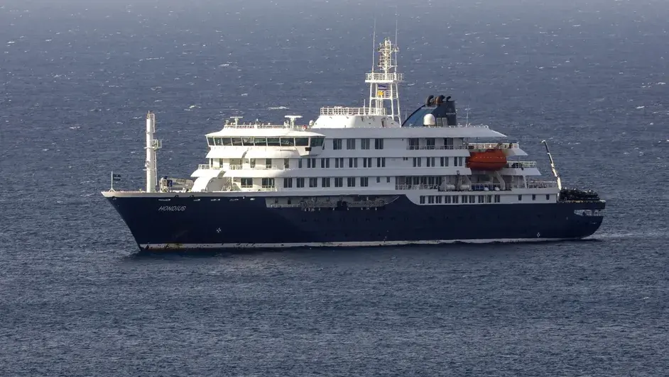 España inicia evacuación sanitaria de pasajeros tras brote detectado en crucero