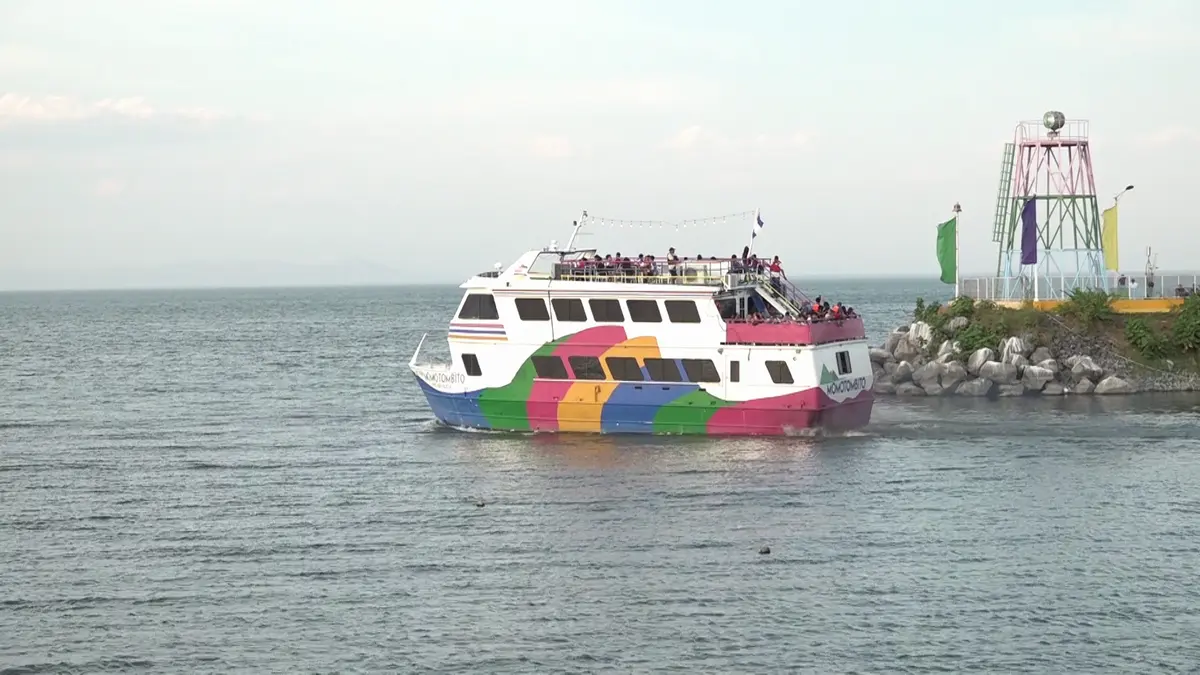 Familias reciben mayo divirtiéndose en el puerto Salvador Allende