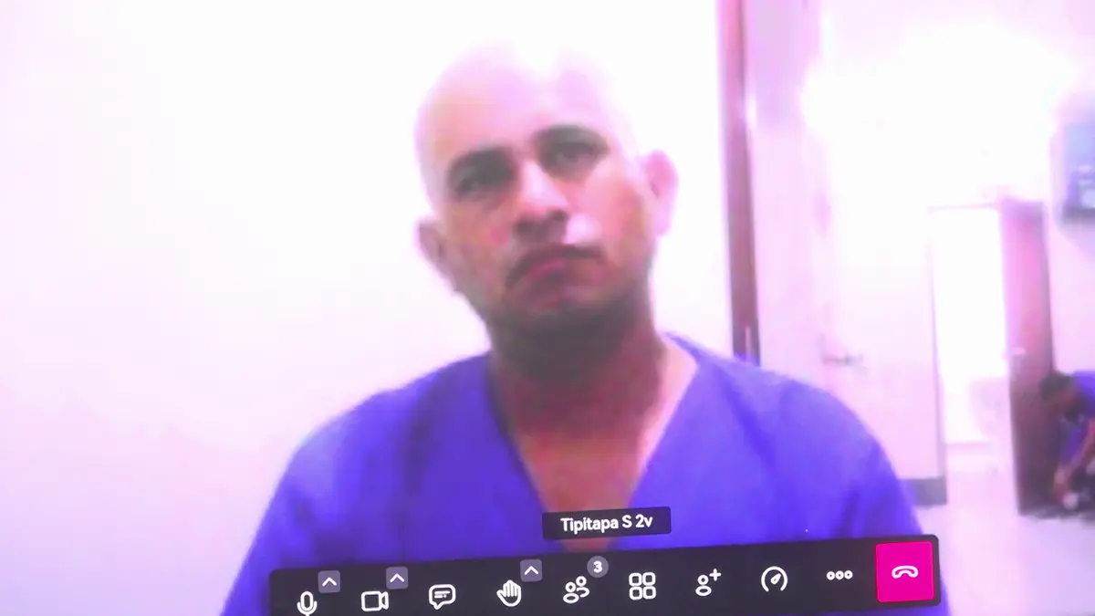 Lo detuvieron con un fajo de dólares falsos