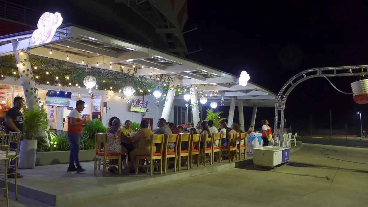 León dio la bienvenida a mayo con fiesta y sabor en restaurante "Doña Ruth"
