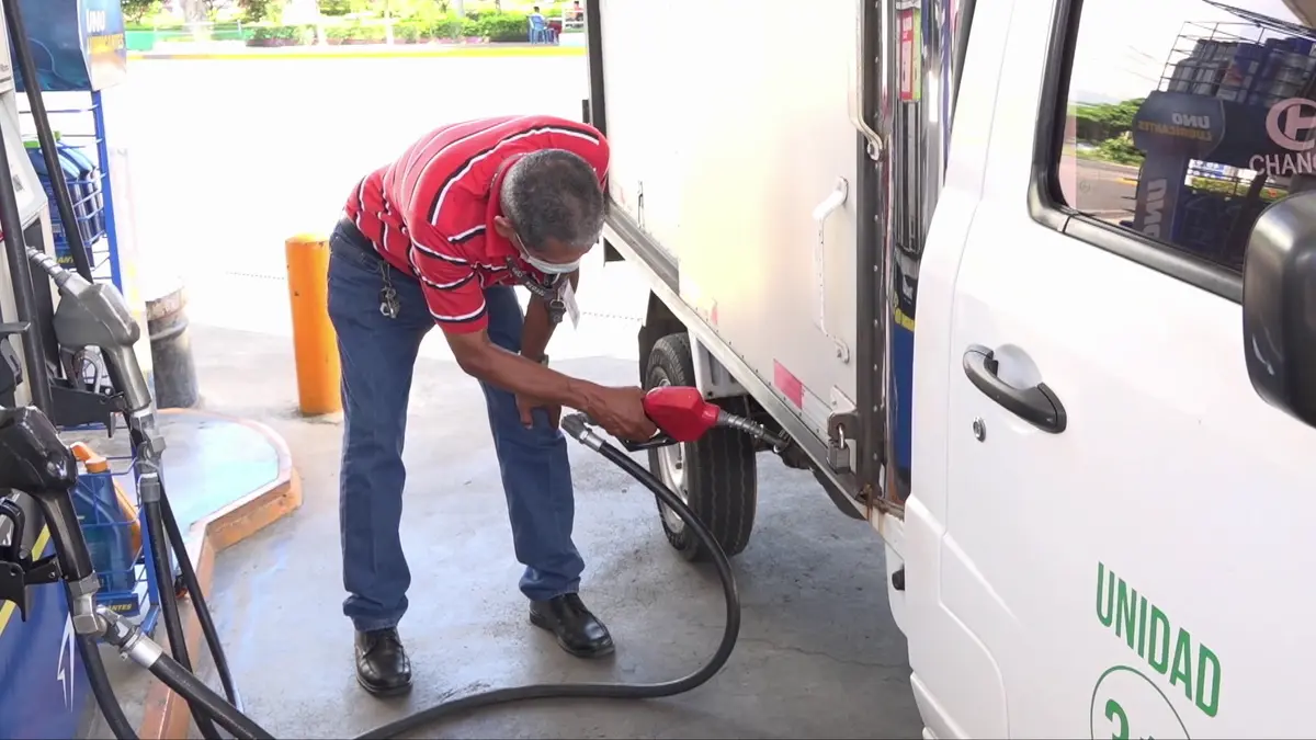 Precios de los combustibles y sus derivados se mantienen congelados