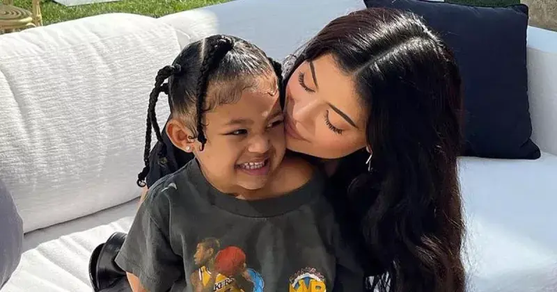 Stormi, hija de Kylie Jenner, debuta como modelo en campaña de Khy