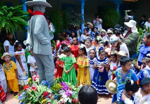 Pequeños corazones honran a Sandino con alegría y patriotismo