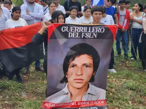 Jóvenes realizan senderismo histórico en homenaje a héroes revolucionarios