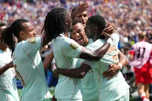 Francia aplasta a Noruega 4-1 con hat-trick de Dembélé