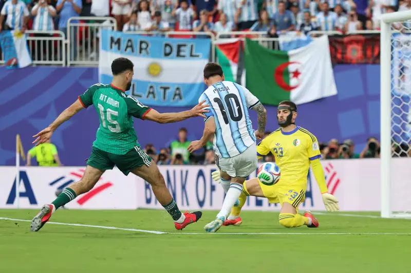 Messi firma un triplete histórico en la contundente victoria de Argentina sobre Argelia