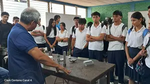 Estudiantes de secundaria realizaron recorrido "un día en el Tecnológico Nacional"
