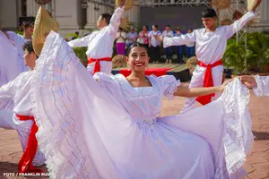 Festival de trajes originales se celebran en distintos Municipios