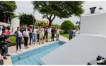 Juventud nicaragüense deposita una flor al Cmdte. Carlos