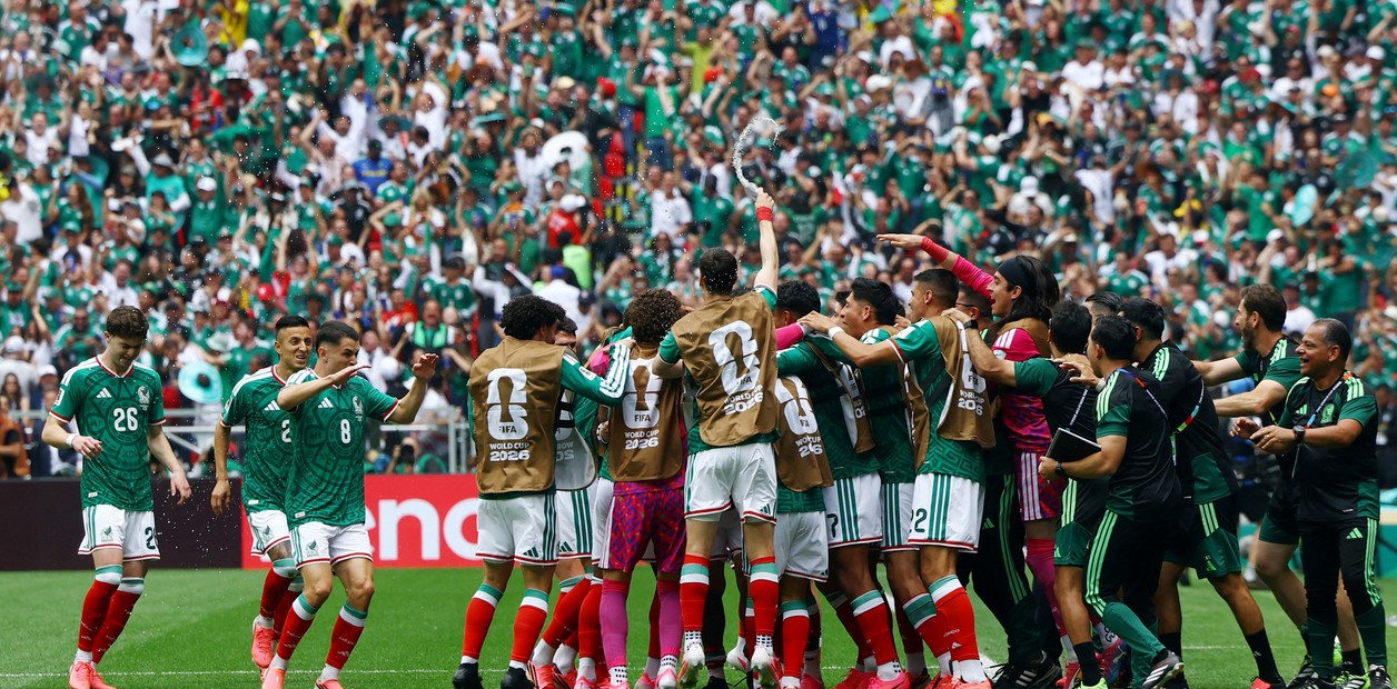 México arranca el Mundial con autoridad y derrota 2-0 a Sudáfrica en el Azteca