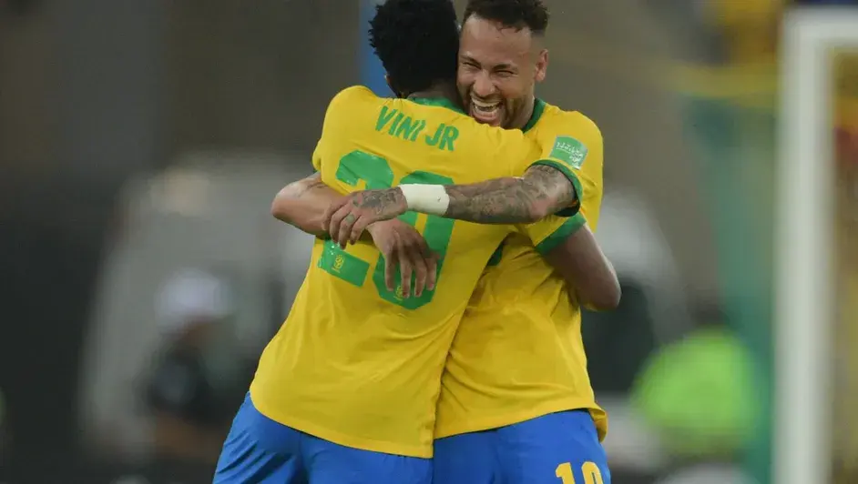 Vinícius firma doblete y Neymar reaparece en triunfo de Brasil