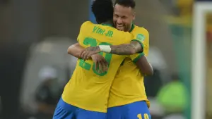 Vinícius firma doblete y Neymar reaparece en triunfo de Brasil