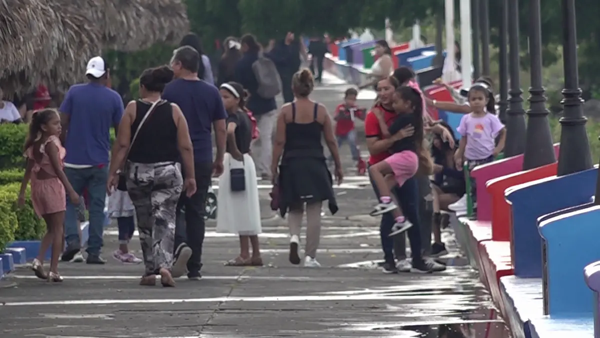 Familias se divierten con los diversos espacios que ofrece el Puerto Salvador Allende