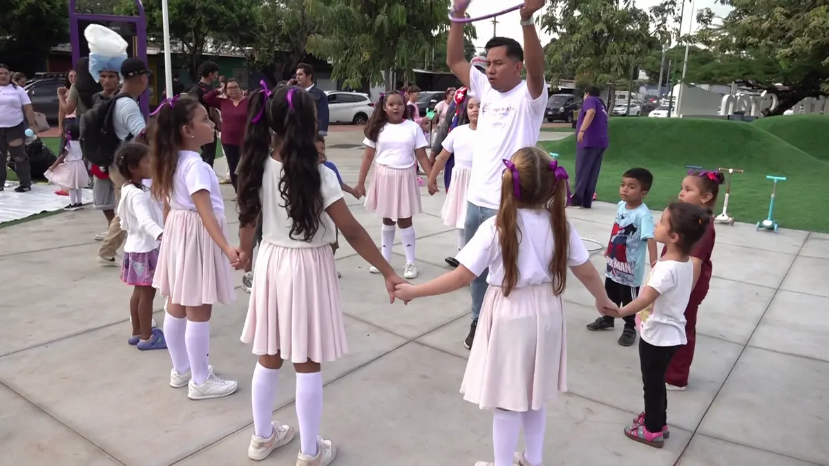 Managua: niños y niñas disfrutan de circuito de juegos en el paseo Edith Grön