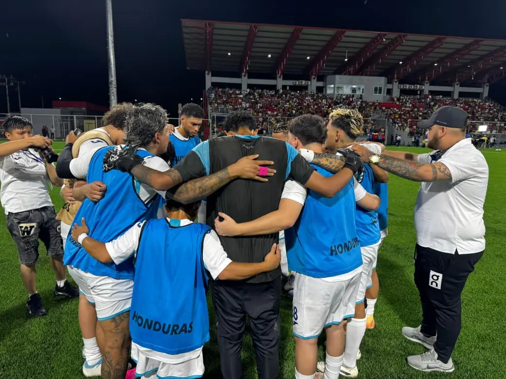 Creadores de contenido de Nicaragua y Honduras protagonizan encuentro deportivo en Chinandega