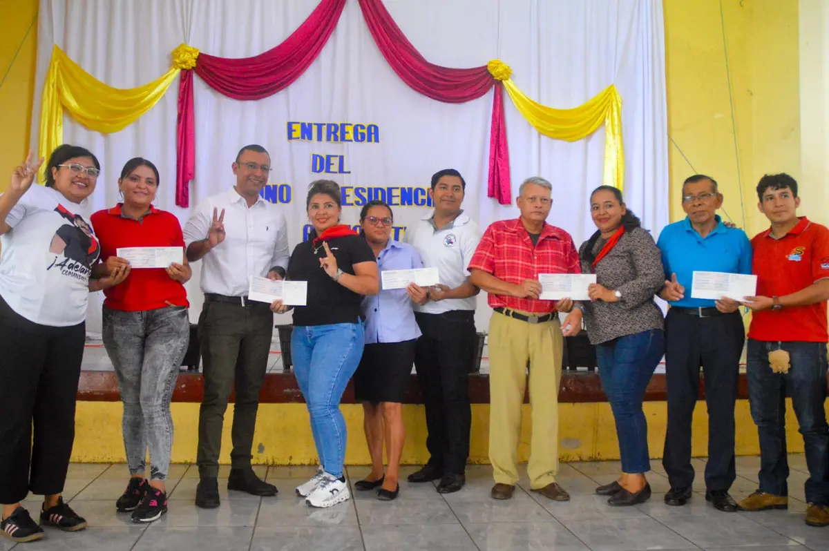 Docente de Masaya celebra 33 años de entrega a la educación