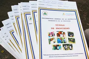 Gobierno entrega 410 títulos de propiedad a familias nicaragüenses