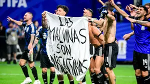 Argentina podría enfrentar sanción de la FIFA por pancarta sobre las Islas Malvinas