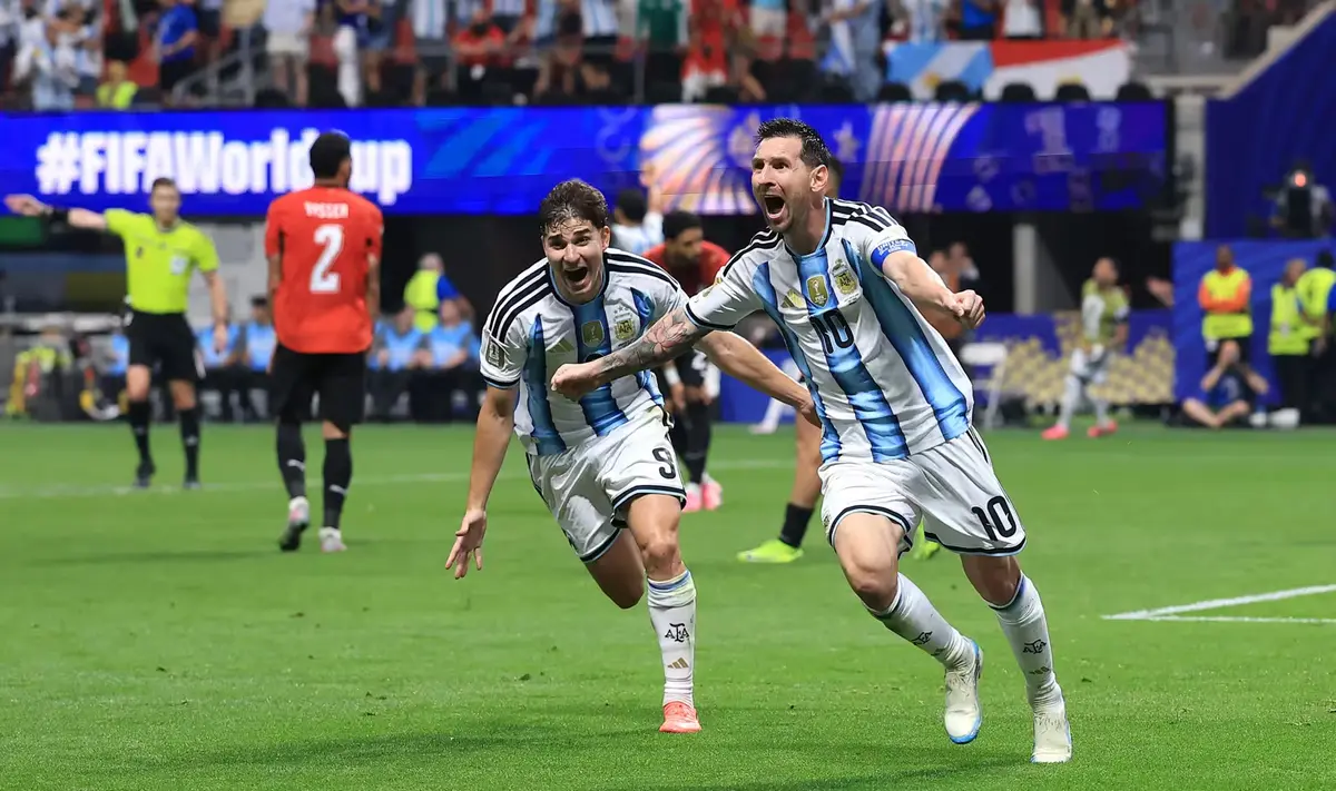 Argentina avanza a semifinales con golazo de Julián Álvarez