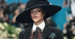 Rihanna vuelve a los escenarios con una sorpresiva presentación junto a Jay-Z